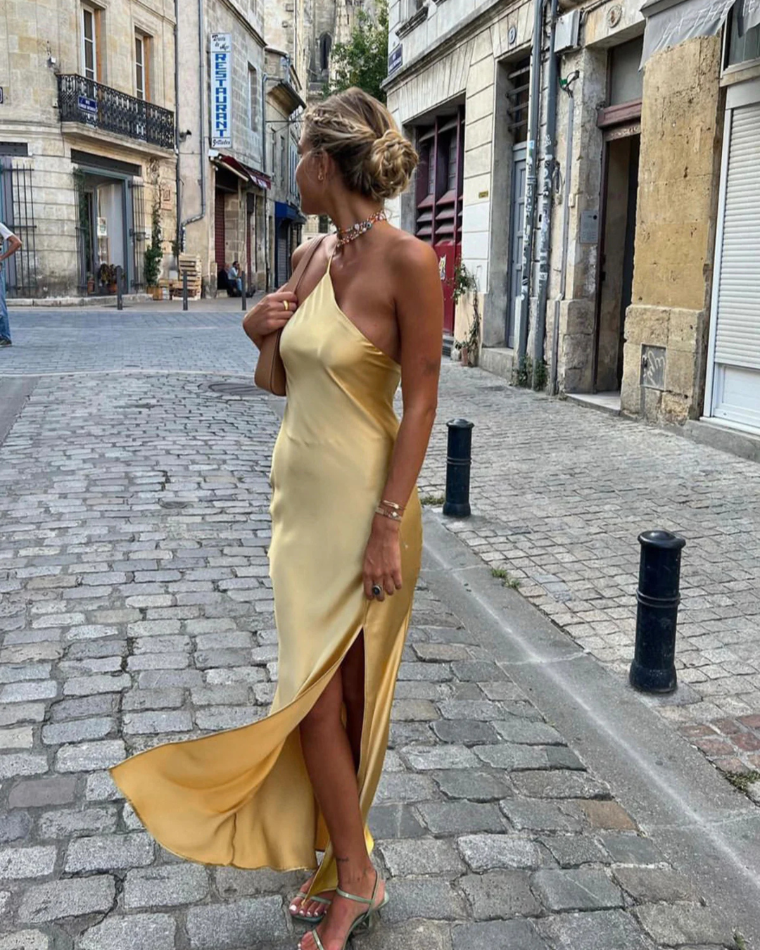 Maliah | Abito Lungo Cerimonia Satinato con Fessura Elegante 1