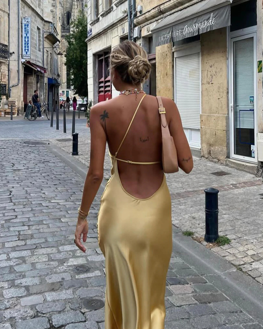 Maliah | Abito Lungo Cerimonia Satinato con Fessura Elegante 2