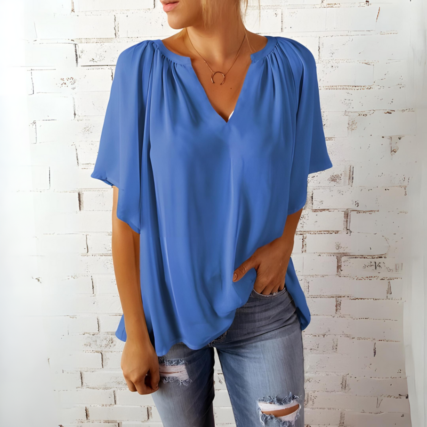 Carla | Camicetta Elegante Donna in Chiffon con Scollo a V e Maniche Corte 1