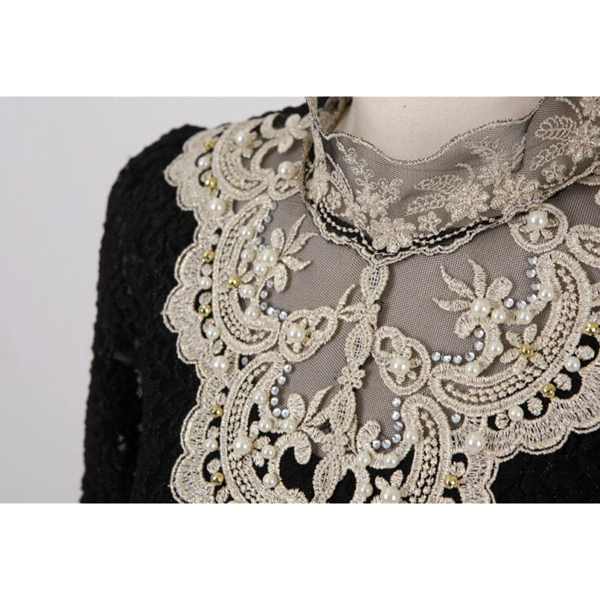 Bella | Elegante Bluse mit Netz und Stickereien