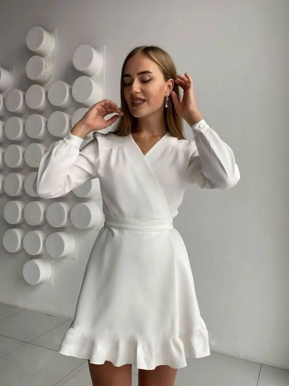 Claudia | Mini-Kleid mit V-Ausschnitt und langen Ärmeln