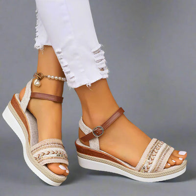 Emily | Geflochtenes Design und verstellbare Sandalen