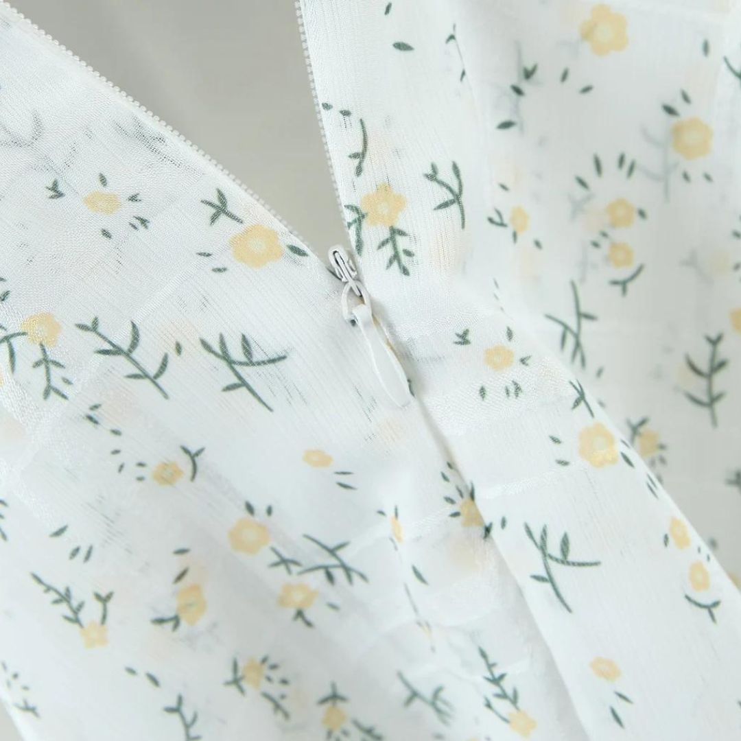 Heidi | Mini-Kleid mit Ösenstickerei