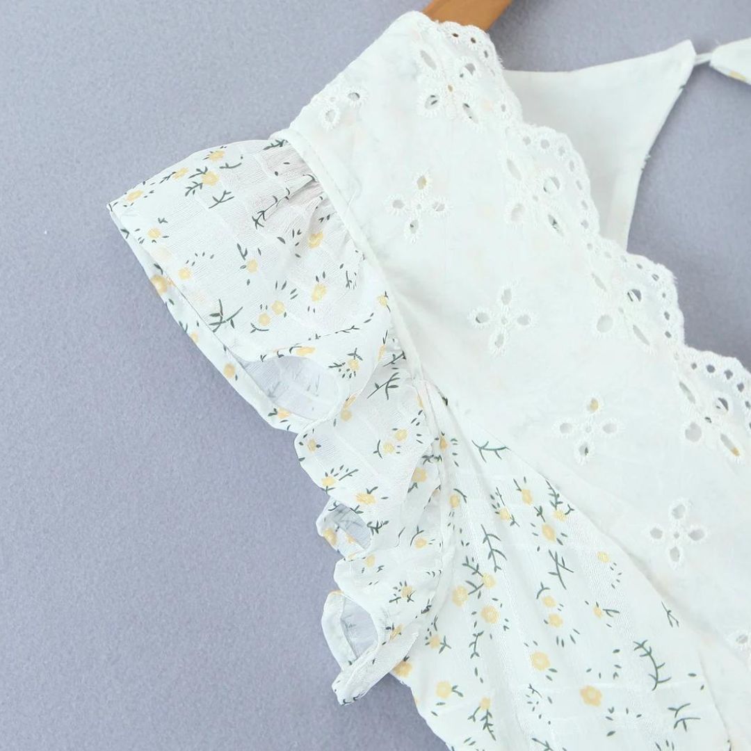 Heidi | Mini-Kleid mit Ösenstickerei