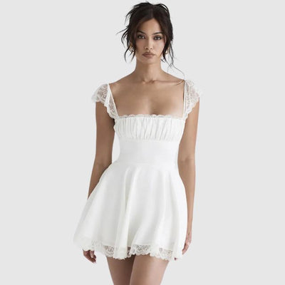 Kira | Mini Kleid aus Spitze mit quadratischem Ausschnitt