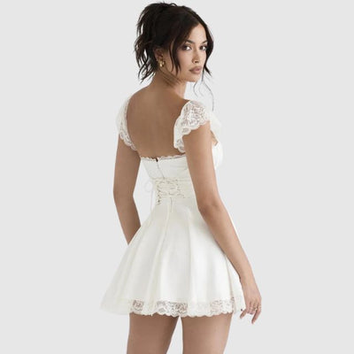 Kira | Mini Kleid aus Spitze mit quadratischem Ausschnitt