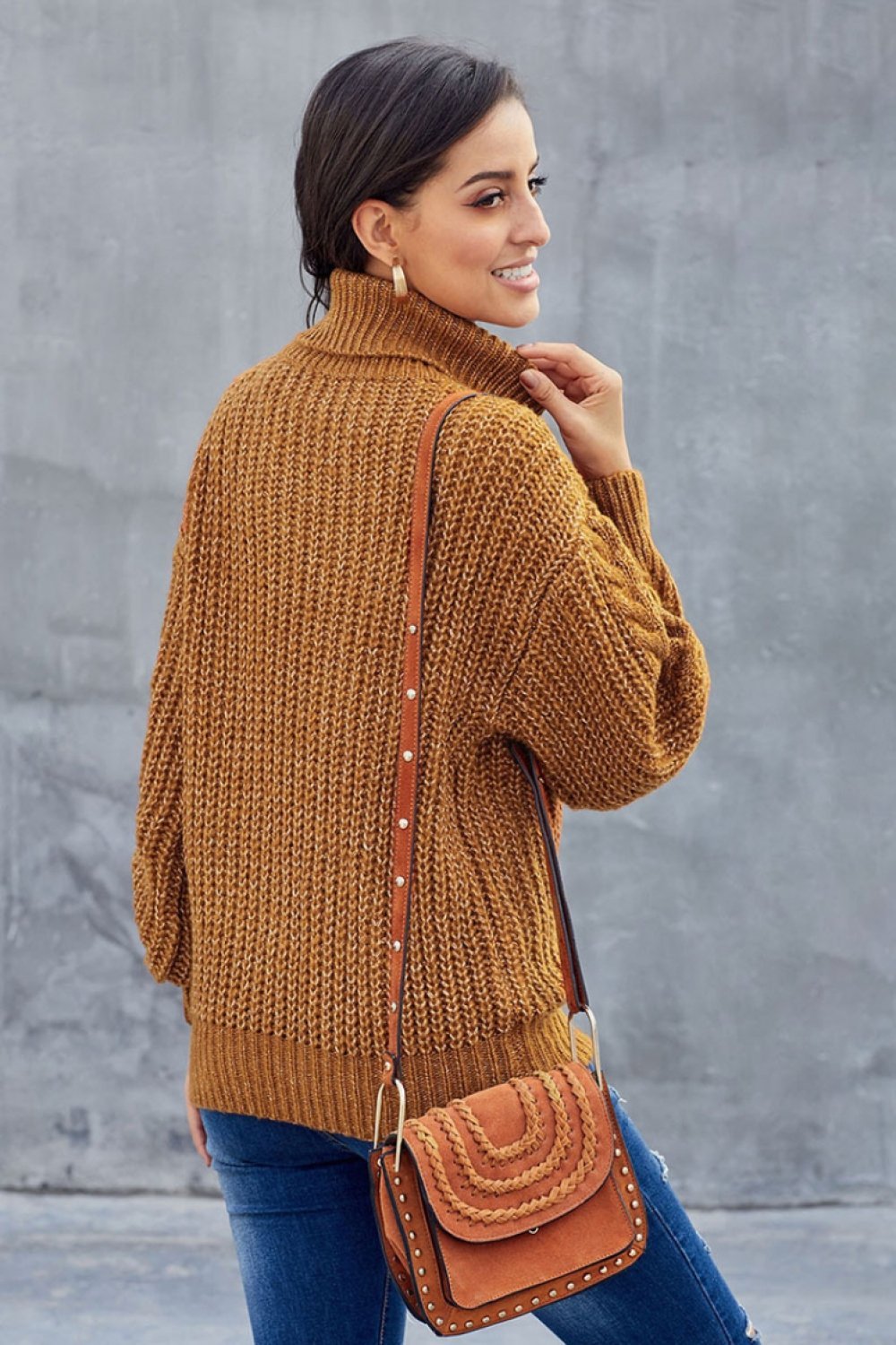 Laura | Maglione a collo alto in maglia grossa a trecce