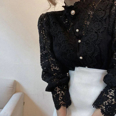 Lea | Blouse with hollow flowers