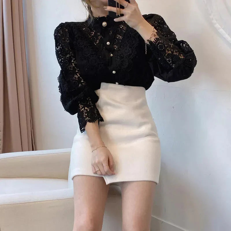 Lea | Blouse with hollow flowers