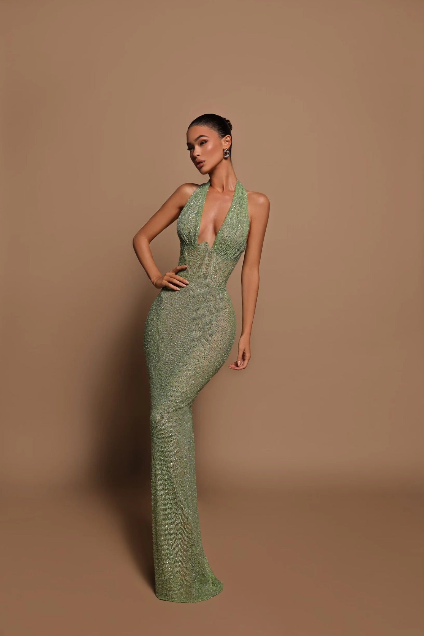 Luna | Abito da Sera Lungo Smeraldo con Scollatura a Crovatura per Eventi Glamour-4