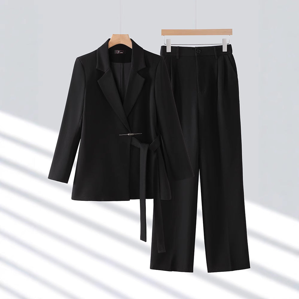 Orla | Pantaloni a gamba larga e set di blazer con cintura 2