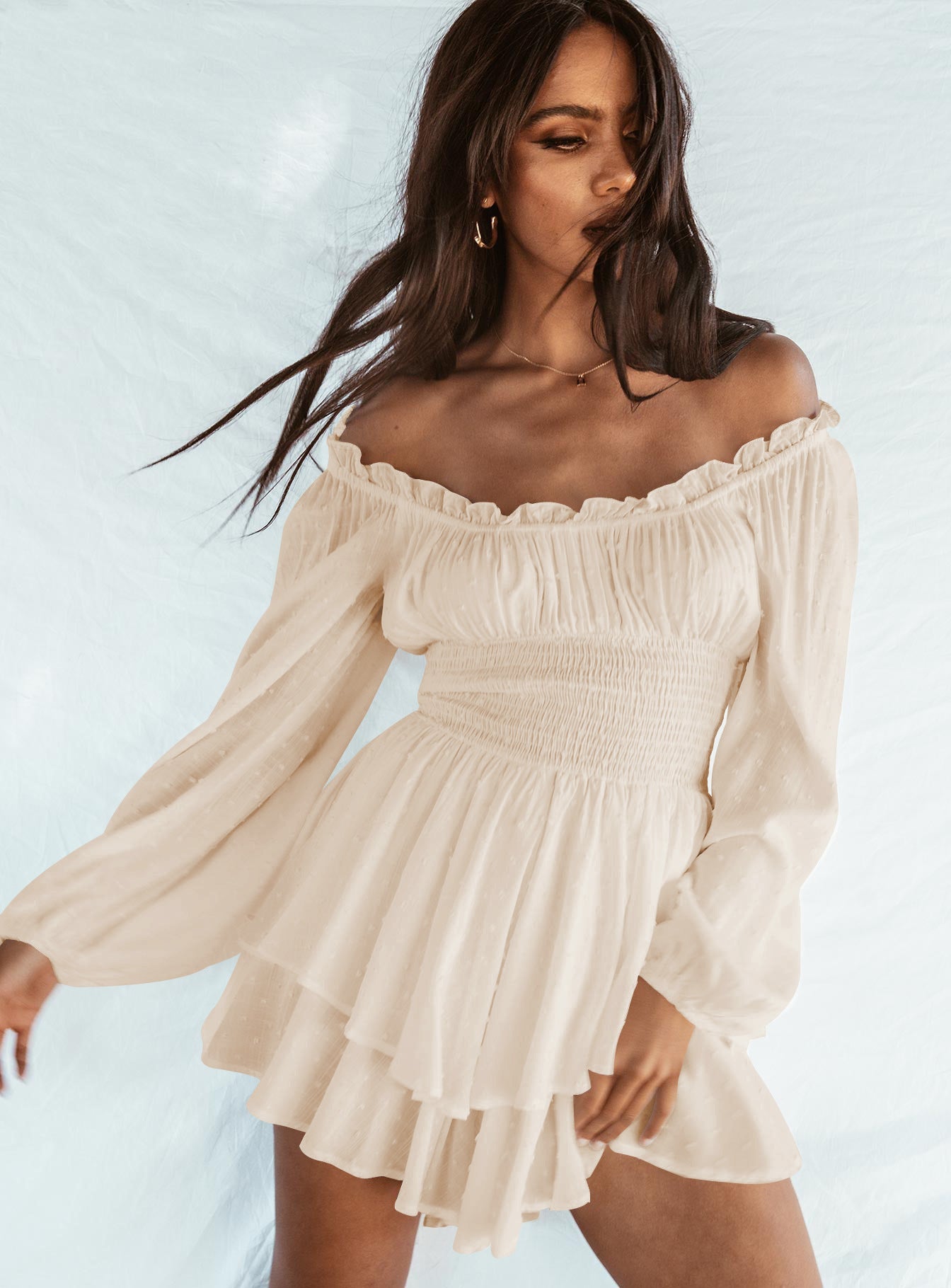 Ria | Elegant dress with bare shoulders and sleeves