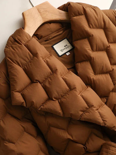 Darya | Elegante cappotto in piuma con cintura