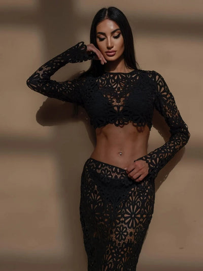 Elysia | Set da Spiaggia Elegante con Ricami Bianchi e Top Sexy-5