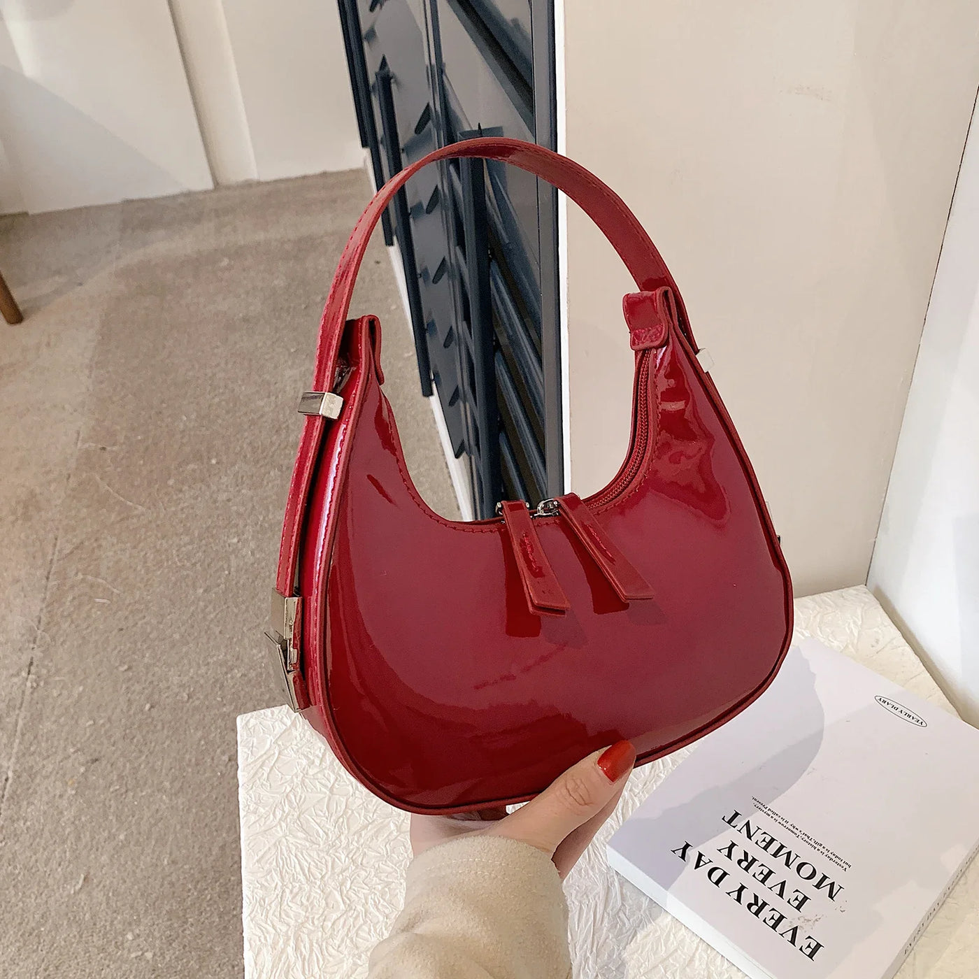 Mezzaluna Elegante | Borsa Tracolla Donna Vintage Spaziosa 2