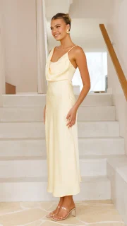 Sabine | Elegante con cinghie e rob incrociato