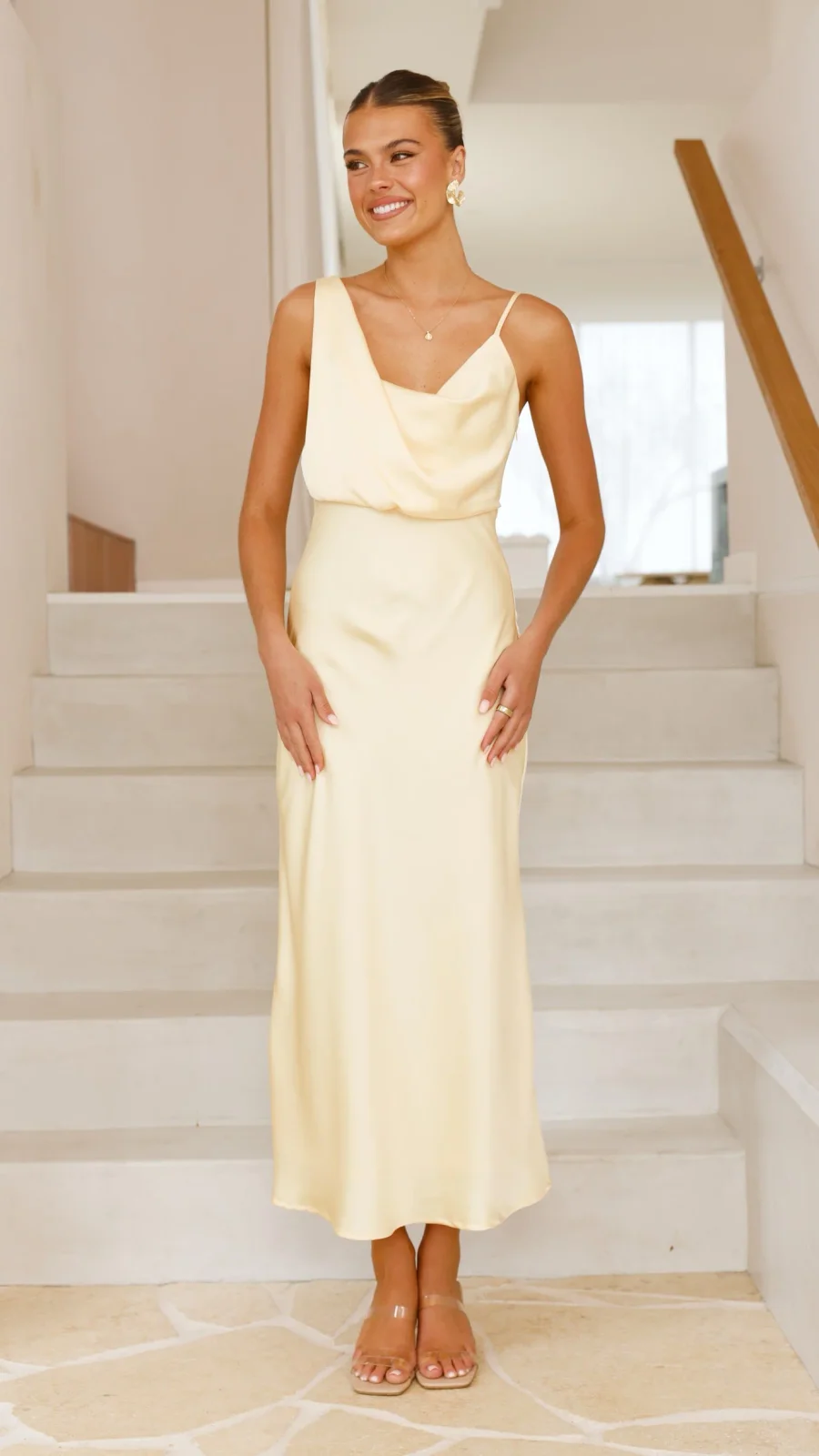 Sabine | Elegante con cinghie e rob incrociato