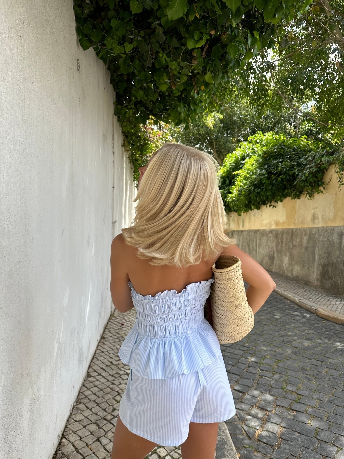 Sienna | Set Elegante a Righe Off-Shoulder con Dettagli Shirred 2