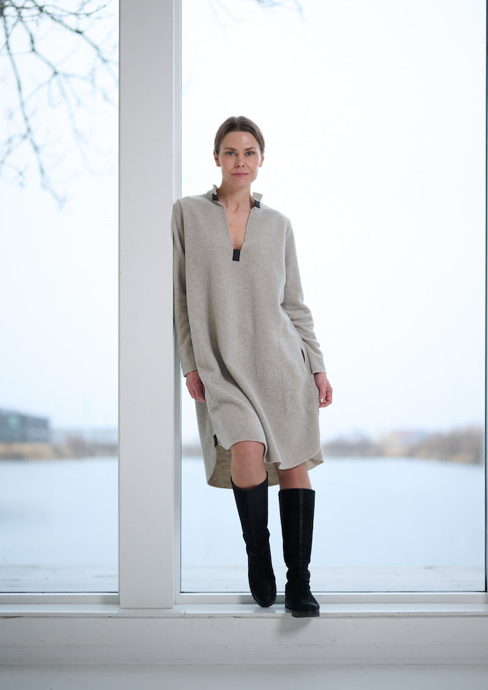 Raffaella | Abito con scollo a V