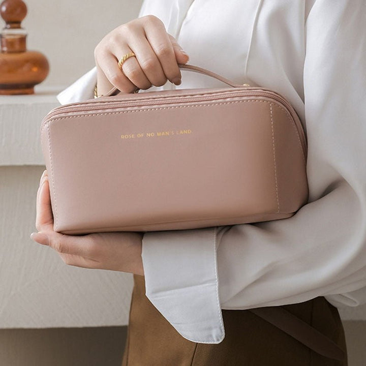 Variant image for Becky | Borsa Cosmetica Elegante in Tessuto Nero con Capacità Spaziosa-2