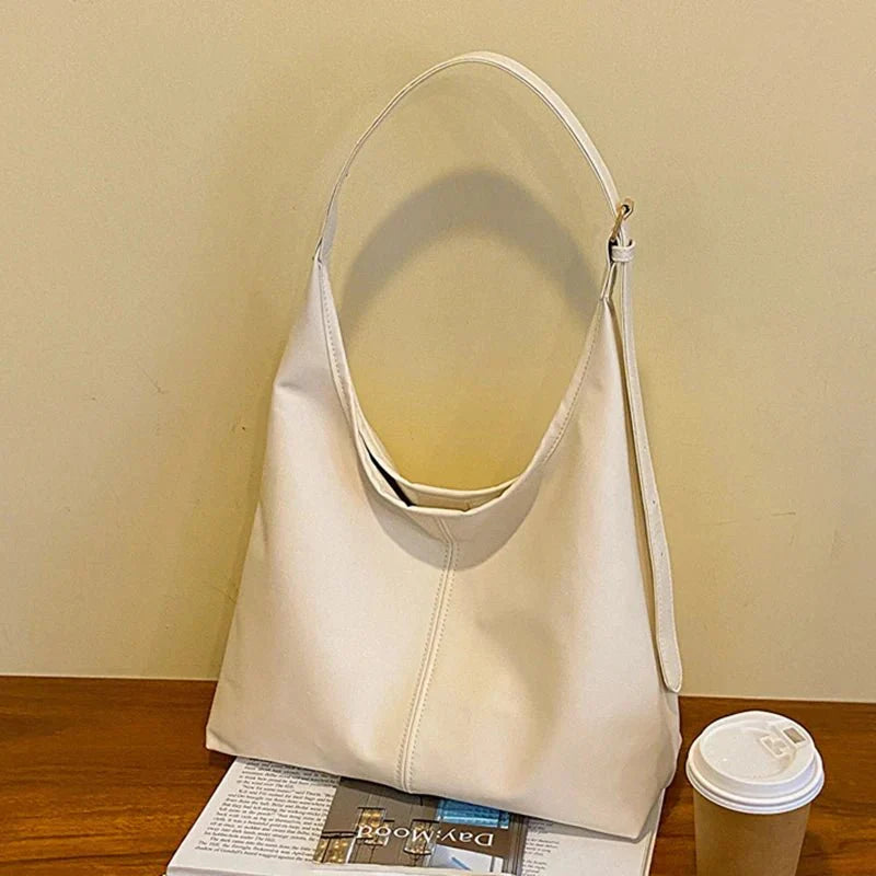 Carmela | Borsa da Trasporto Elegante e Spaziosa 1