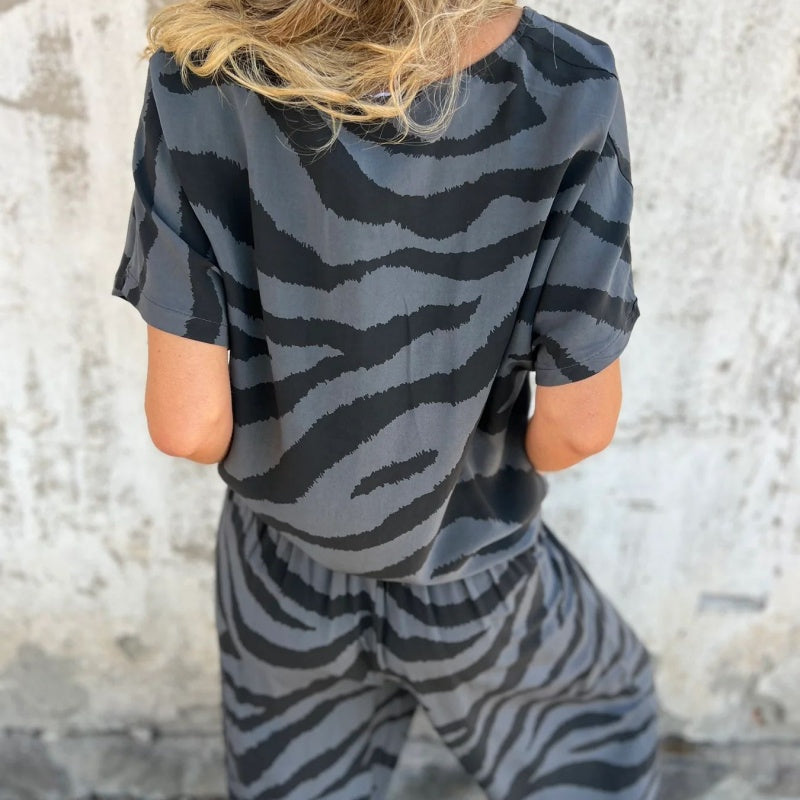 Noemi | Elegante set con scollo a V