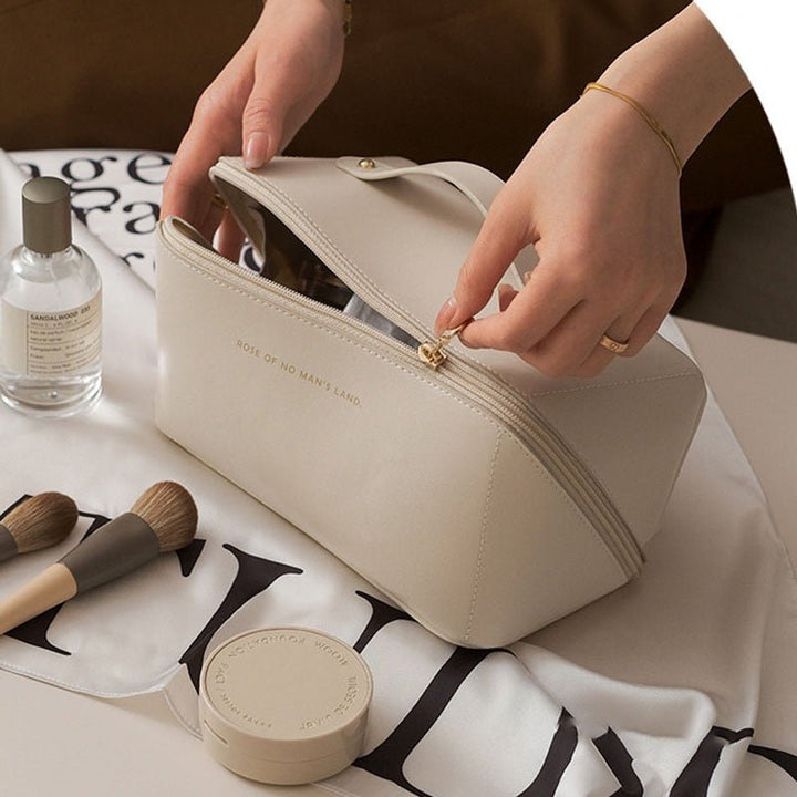 Becky | Borsa Cosmetica Elegante in Tessuto Nero con Capacità Spaziosa-2